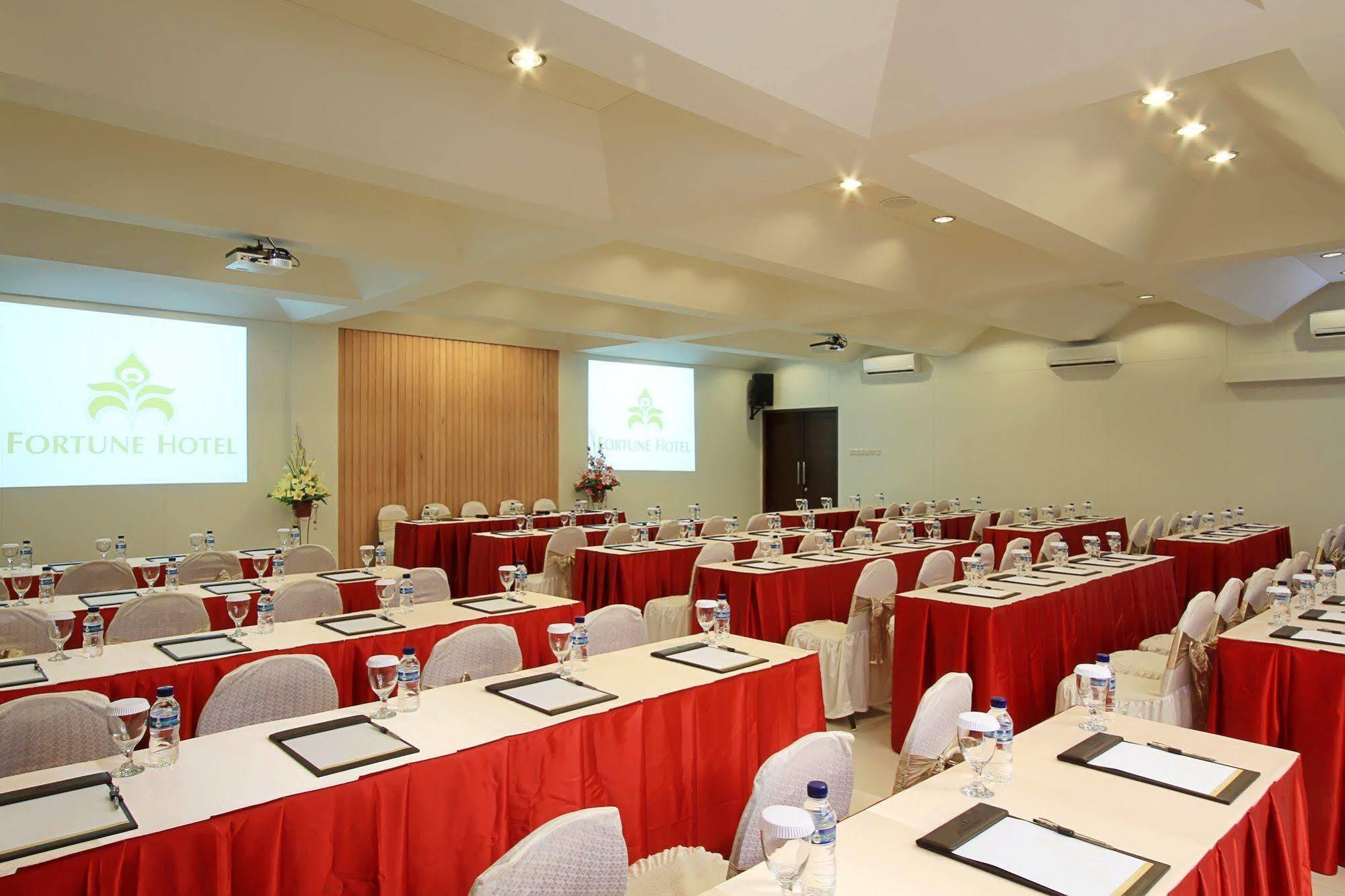Ponorogo Maesa Hotel מראה חיצוני תמונה